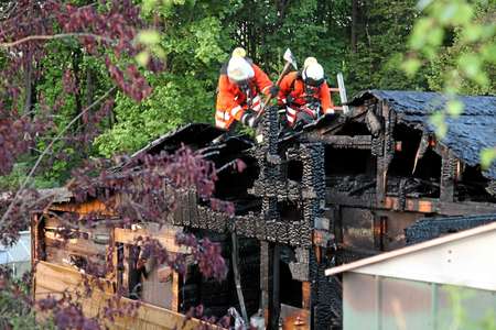Gartenlaube steht in Flammen (29.05.2012)